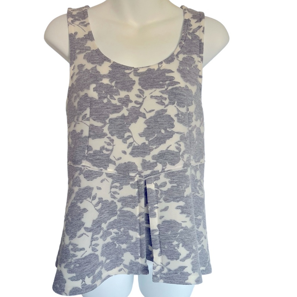 Anthropologie Akemi + Kin sleeveless Gray & Off-White Peplum Top size S